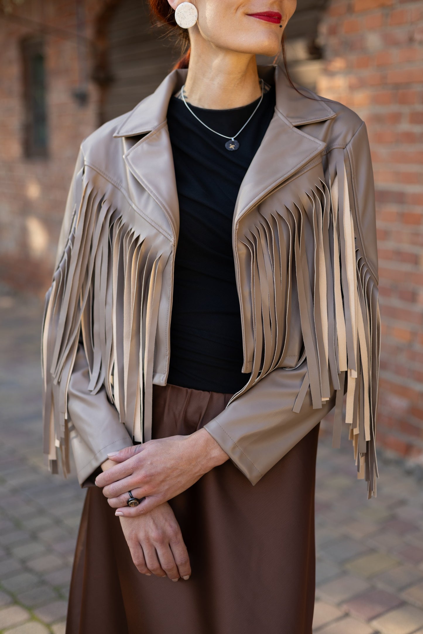 Jaka ar skarām - bēša