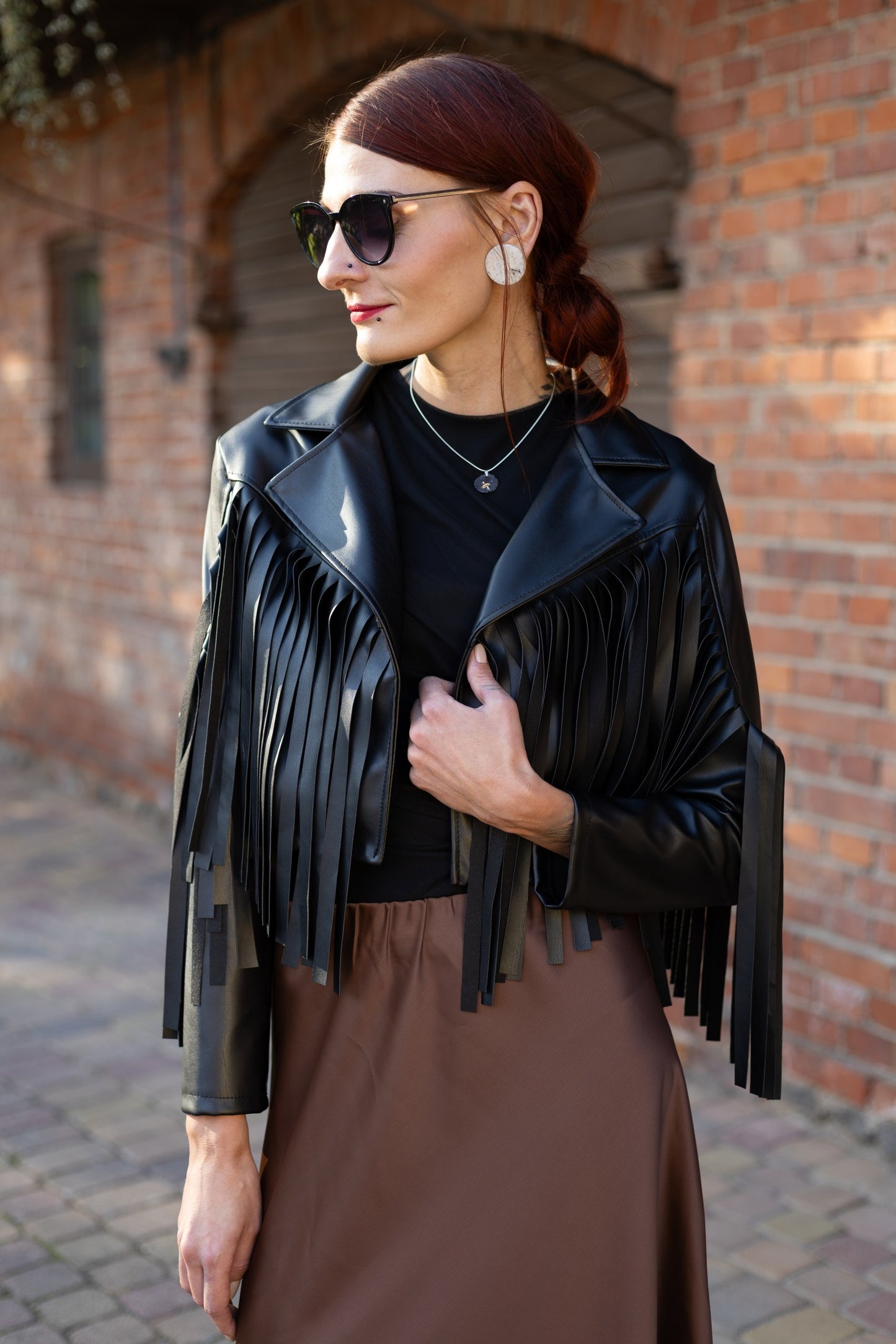 Jaka ar skarām - melna