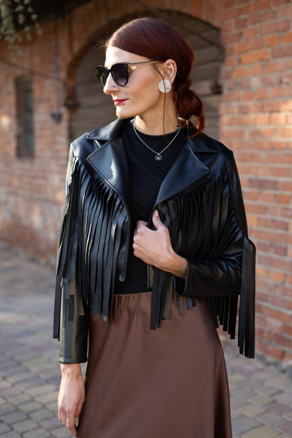 Jaka ar skarām - melna